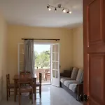Dora Pagoi 1 *